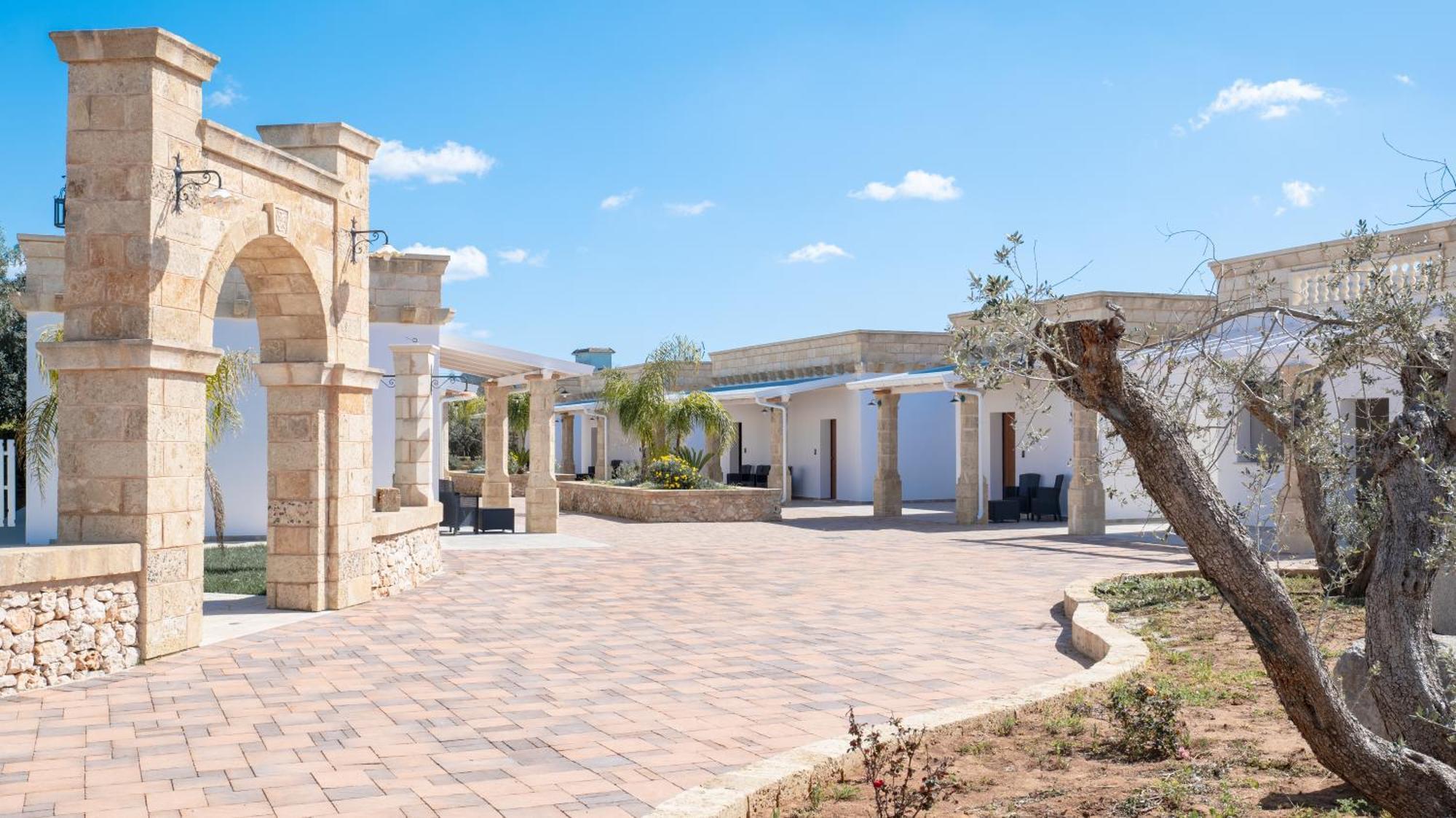 Borgo Specchia Natural Resort ภายนอก รูปภาพ